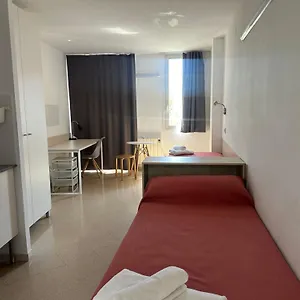 Residencia Universitaria Resa Francesc Giralt I Serra Hostal Terrassa